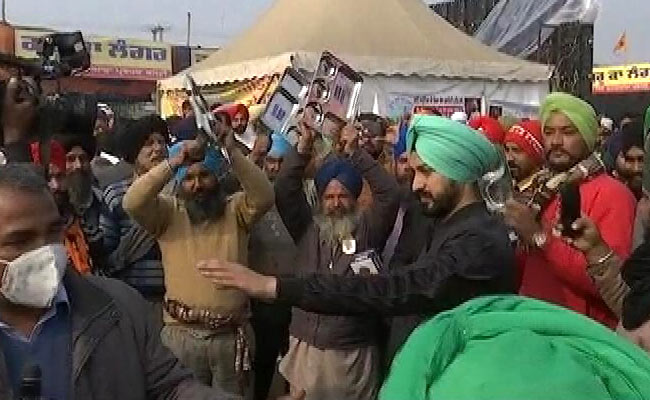 Farmers' Protest Live Updates: PM Modi To Flag Off 100th Kisan Rail Today, Farmers' Protest Enters Day 33