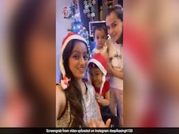 दीपिका सिंह ने गाना गाते हुए बच्चों संग सेलिब्रेट किया क्रिसमस, देखें Video दीपिका सिंह ने गाना गाते हुए बच्चों संग सेलिब्रेट किया क्रिसमस, देखें Video