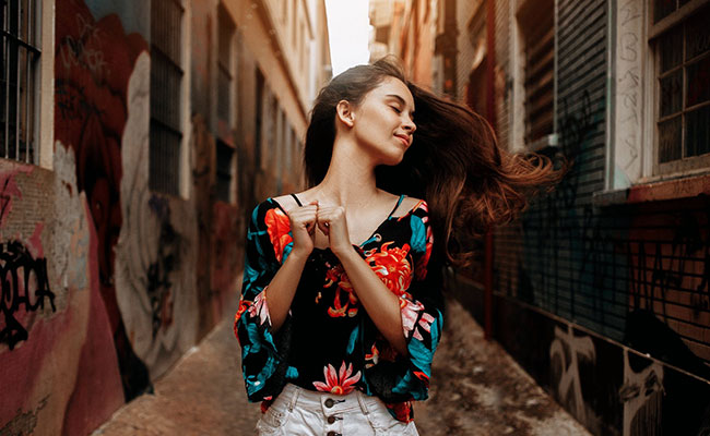 Head Out In These Tops That Are Simple Yet Stylish