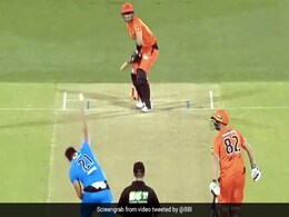 BBL 2020: एलेक्स कैरी ने हवा में उड़कर एक हाथ से पकड़ा खतरनाक कैच, देखता रह गया बल्लेबाज - देखें Video BBL 2020: एलेक्स कैरी ने हवा में उड़कर एक हाथ से पकड़ा खतरनाक कैच, देखता रह गया बल्लेबाज - देखें Video
