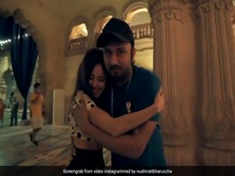 'सईयां जी' सॉन्ग की रिहर्सल पर बिना खाए पहुंची थी Nushrat Bharucha, हनी सिंह ने यूं दिया था रिएक्शन... देखें Video 'सईयां जी' सॉन्ग की रिहर्सल पर बिना खाए पहुंची थी Nushrat Bharucha, हनी सिंह ने यूं दिया था रिएक्शन... देखें Video