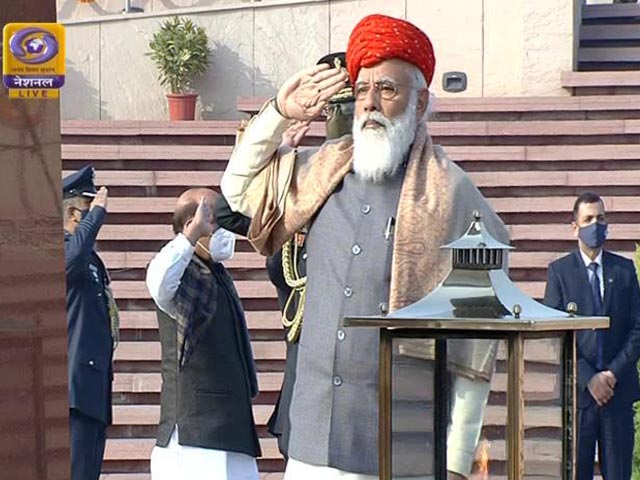 PM Modi Pays Tribute To India's Heroes On Republic Day