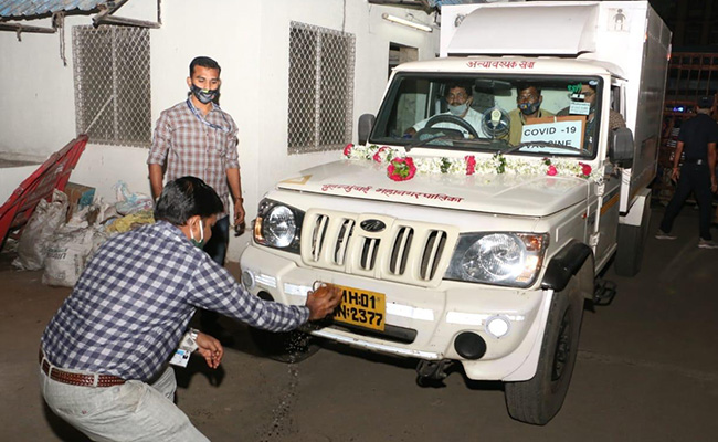 First Batch Of Serum Vaccines Arrive In Mumbai Under Police Cover