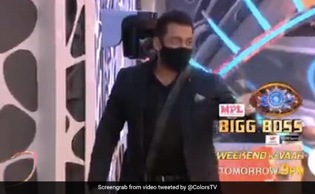 निक्की तंबोली से नाराज सलमान खान ने किया उनके बदले का काम, राखी का बेड साफ करते आए नजर- देखें   Video