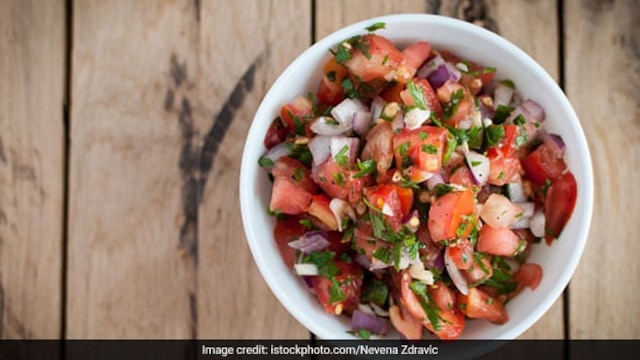 Homemade salsa is a refreshing fat-burning food for summer