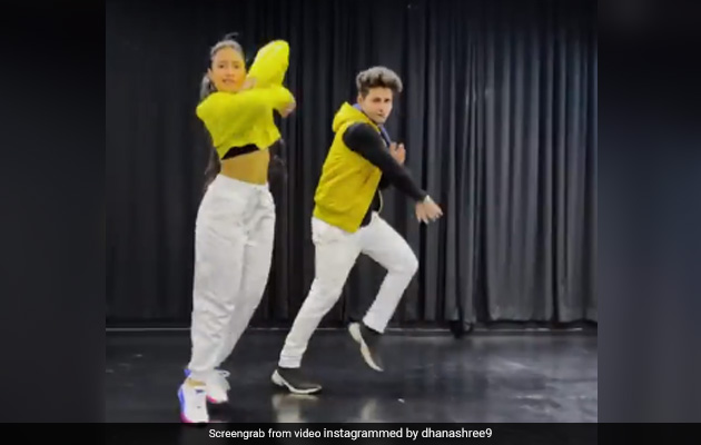 Dhanashree Verma ने 'जरा जरा बचना रे हमसे' पर यूं किया डांस, युजवेंद्र चहल की पत्नी का Video मचा रहा है धूम