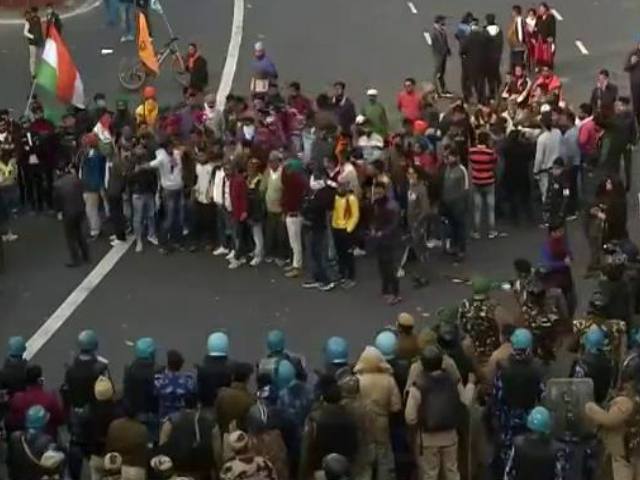 Police Remove Protestors At Red Fort