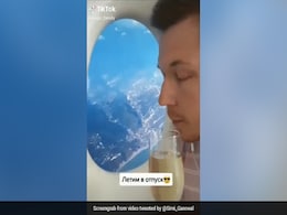 शख्स ने फ्लाइट में सफर करने का निकाला नया तरीका, गले में पहना कमोड सीट और फिर... एक्ट्रेस ने शेयर किया Video शख्स ने फ्लाइट में सफर करने का निकाला नया तरीका, गले में पहना कमोड सीट और फिर... एक्ट्रेस ने शेयर किया Video