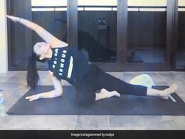 प्रीति जिंटा इन दिनों ले रही हैं 'वर्चुअल Yoga क्लास', फोटो शेयर कर लिखा- हमारी लाइफ... प्रीति जिंटा इन दिनों ले रही हैं 'वर्चुअल Yoga क्लास', फोटो शेयर कर लिखा- हमारी लाइफ...