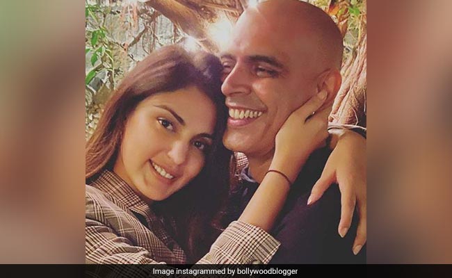 Rhea Chakraborty अनुषा दांडेकर की पार्टी में यूं एंजॉय करती आईं नजर- Photos हुईं Viral