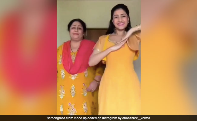 धनाश्री वर्मा ने अपनी मॉम संग 'ताल' गाने पर किया क्लासिकल डांस, युजवेंद्र चहल की पत्नी का देखें Video