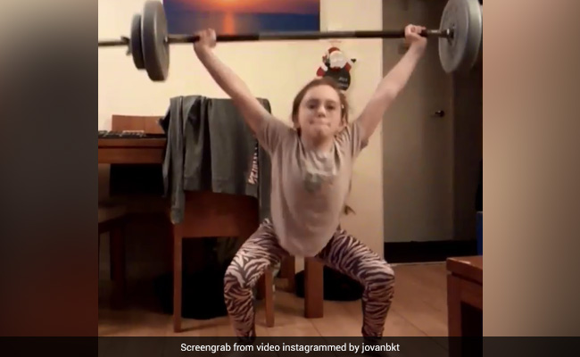 10 साल की बच्ची धड़ल्ले से कर रही है वेट लिफ्टिंग, Video देख हैरान रह जाएंगे आप