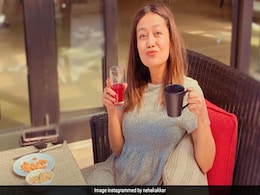 नेहा कक्कड़ ने नाश्ता करते हुए शेयर की तस्वीर, फैन्स से पूछा- चाय पियोगे या जूस? नेहा कक्कड़ ने नाश्ता करते हुए शेयर की तस्वीर, फैन्स से पूछा- चाय पियोगे या जूस?