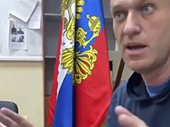 Mockery Of Justice: Kremlin Critic At Court Hearing After Airport Arrest