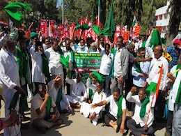Thousands March In Bengaluru To Support Farmers' Demand To Scrap Laws Thousands March In Bengaluru To Support Farmers' Demand To Scrap Laws