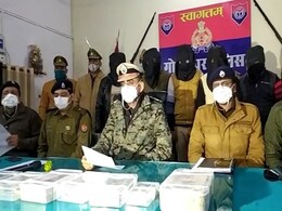 गोरखपुर : पुलिस की वर्दी पहनकर आए लुटेरे सचमुच पुलिसवाले ही निकले, हुए गिरफ्तार गोरखपुर : पुलिस की वर्दी पहनकर आए लुटेरे सचमुच पुलिसवाले ही निकले, हुए गिरफ्तार