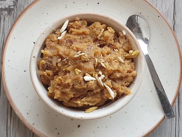 How To Make Besan Ka Halwa | Easy Besan Ka Halwa Recipe Video