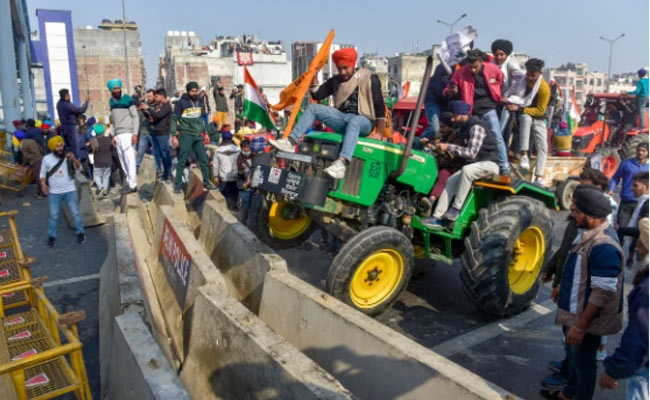 Chaos At Tractor Rally As Farmers Break Barricades, Cops Use Tear Gas