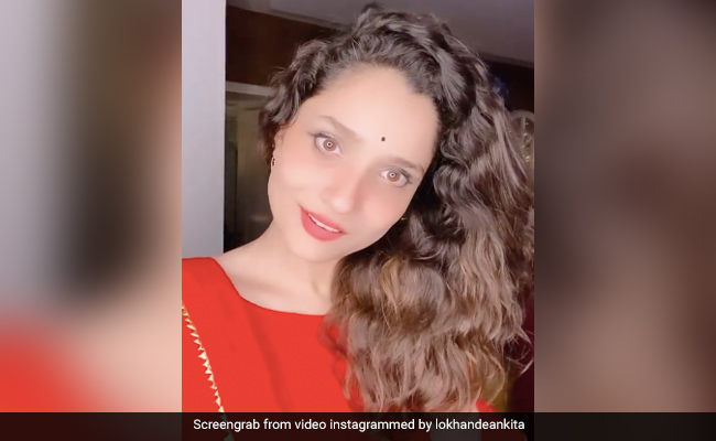 Ankita Lokhande ने रेड सूट में शेयर किया Video, 'तेरे बिना जिया जाए ना' गाना गाती आईं नजर