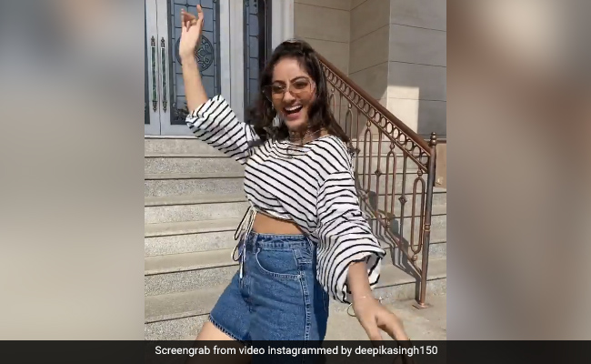 Deepika Singh ने व्हाइट टॉप और शॉर्ट्स में 'पिया पिया' सॉन्ग पर किया डांस, Video खूब मचा रहा है धूम