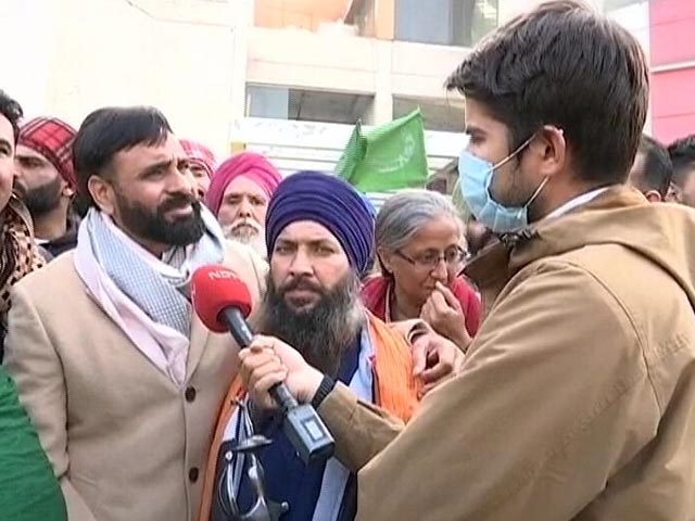 Singer Babbu Maan Joins Farmers' Protest At Singhu Border