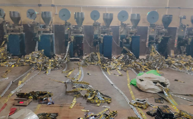 दिल्ली : अवैध गुटखा फैक्ट्री में GST विभाग का छापा, पकड़ी गई 831 करोड़ की टैक्स चोरी