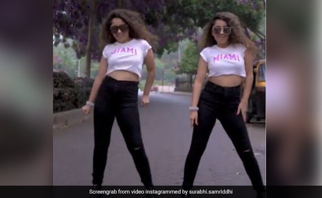 चिंकी मिंकी ने 'छलिया छलिया' सॉन्ग पर बीच सड़क पर झूमकर किया डांस, देखें Video