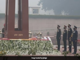 General Bipin Rawat, Chiefs Of Armed Forces Pay Tribute At War Memorial General Bipin Rawat, Chiefs Of Armed Forces Pay Tribute At War Memorial