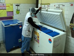 फार्मा कंपनी से कैसे आप तक पहुंचेगी कोरोना वैक्सीन? कहां होगा भंडारण? जानिए- टीकाकरण की पूरी प्रक्रिया फार्मा कंपनी से कैसे आप तक पहुंचेगी कोरोना वैक्सीन? कहां होगा भंडारण? जानिए- टीकाकरण की पूरी प्रक्रिया