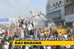 Chaos At Congress's Bhopal Pro-Farmer Rally As Cops Use Tear Gas, Water Cannons, Lathis Chaos At Congress's Bhopal Pro-Farmer Rally As Cops Use Tear Gas, Water Cannons, Lathis