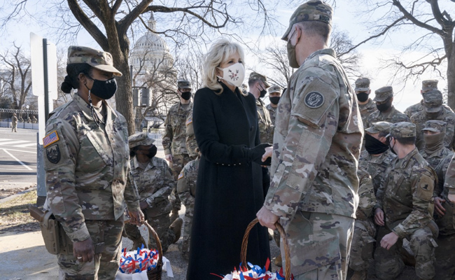 US First Lady Thanks National Guard Members With Chocolate Chip Cookies