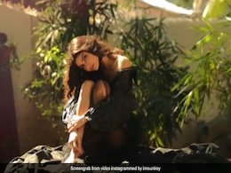 Mouni Roy का लेटेस्ट फोटोशूट इंटरनेट पर मचा रहा धमाल, Video में देखें उनका स्टाइलिश अंदाज Mouni Roy का लेटेस्ट फोटोशूट इंटरनेट पर मचा रहा धमाल, Video में देखें उनका स्टाइलिश अंदाज