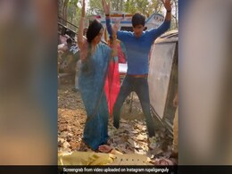 Anupmaa: वनराज को होश में लाने के लिए अनुपमा और समर ने किया झिंगा ला ला डांस, Video में यूं मस्ती करते आए नजर Anupmaa: वनराज को होश में लाने के लिए अनुपमा और समर ने किया झिंगा ला ला डांस, Video में यूं मस्ती करते आए नजर