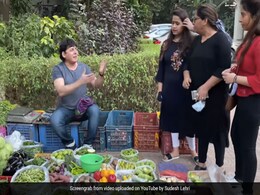 कॉमेडियन Sudesh Lahri बेचने लगे सब्जी, ग्राहक के आते ही हो गई मजेदार झड़प- देखें Video कॉमेडियन Sudesh Lahri बेचने लगे सब्जी, ग्राहक के आते ही हो गई मजेदार झड़प- देखें Video
