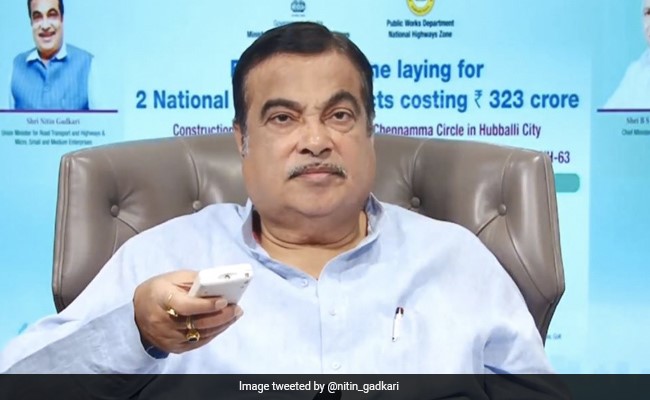 सड़क दुर्घटना में घायलों की मदद के लिए 90 एम्बुलेंस, नितिन गडकरी ने दिखाई हरी झंडी