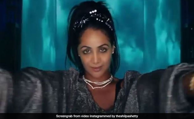 शिल्पा शेट्टी का 'वीकेंड वाइब्स' को लेकर दिखा जबरदस्त जोश, नए-नवेले अंदाज में आईं नजर- देखें Video