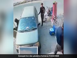 लड़के ने शातिराना अंदाज़ में कार से चुराया बैग, ऐसे खोला दरवाज़ा और फिर... देखें CCTV Video लड़के ने शातिराना अंदाज़ में कार से चुराया बैग, ऐसे खोला दरवाज़ा और फिर... देखें CCTV Video