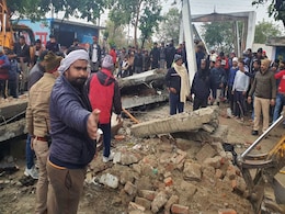 गाजियाबाद के मुरादनगर में श्मशान घाट पर छत ढहने से 24 लोगों की मौत, 17 घायल गाजियाबाद के मुरादनगर में श्मशान घाट पर छत ढहने से 24 लोगों की मौत, 17 घायल