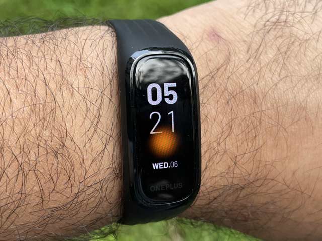 OnePlus Band Hindi Review: किफायती बैंड, लेकिन Mi Band 5 से बेहतर? Best Fitness Band Under Rs 3000?