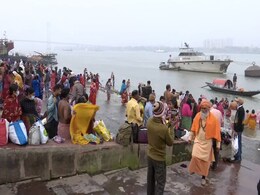 Makar Sankranti 2021: Thousands Take Holy Bath At Gangasagar And Kumbh Makar Sankranti 2021: Thousands Take Holy Bath At Gangasagar And Kumbh