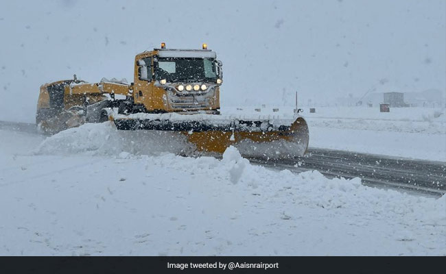 Flights Suspended, Highway Closed As Snowfall Continues In Kashmir Valley