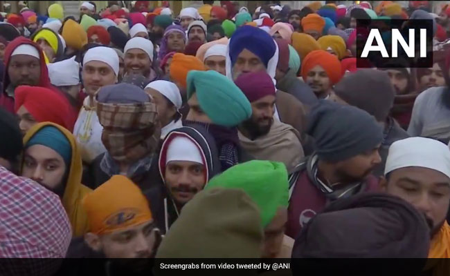 New Year Day: On January 1 Devotees In India Visit Temples, Gurudwaras