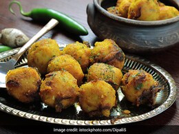 Ever Tried <i>Moong Dal Ke Kabab</i>? This Soft-Vegetarian Kabab Is Ultimate Indulgence