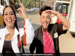 टोनी कक्कड़ ने Titliaan की सिंगर के साथ 'लैला' सॉन्ग पर यूं लगाए ठुमके, Video हुआ वायरल टोनी कक्कड़ ने Titliaan की सिंगर के साथ 'लैला' सॉन्ग पर यूं लगाए ठुमके, Video हुआ वायरल