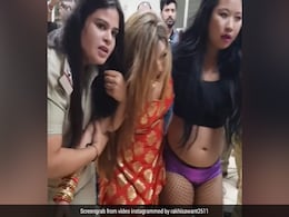 Rakhi Sawant की कुश्ती के रिंग में हुई थी जमकर पिटाई, पहुंच गई थीं अस्पताल- देखें Video Rakhi Sawant की कुश्ती के रिंग में हुई थी जमकर पिटाई, पहुंच गई थीं अस्पताल- देखें Video