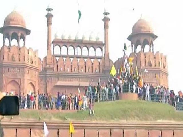 Thousands Of Farmers Drive Tractors Into Red Fort