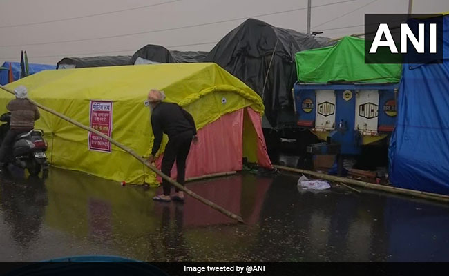 Rain, Waterlogging Cause Inconvenience To Farmers Protesting At Delhi Borders