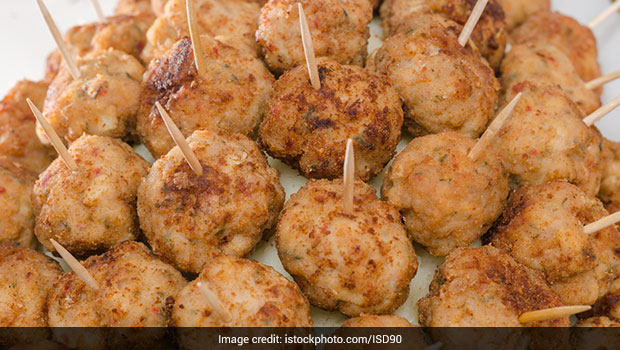 Looking For A Perfect Dish To Kick-Start Your Weekend? Try This Paneer Lollipop Today