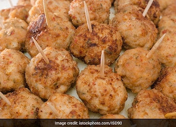 Looking For A Perfect Dish To Kick-Start Your Weekend? Try This Paneer Lollipop Today Looking For A Perfect Dish To Kick-Start Your Weekend? Try This Paneer Lollipop Today