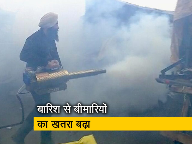 सिंघू बॉर्डर : फॉगिंग मशीन ले आए पंजाब के किसान, पानी जमा होने से खड़ी हुई परेशानी